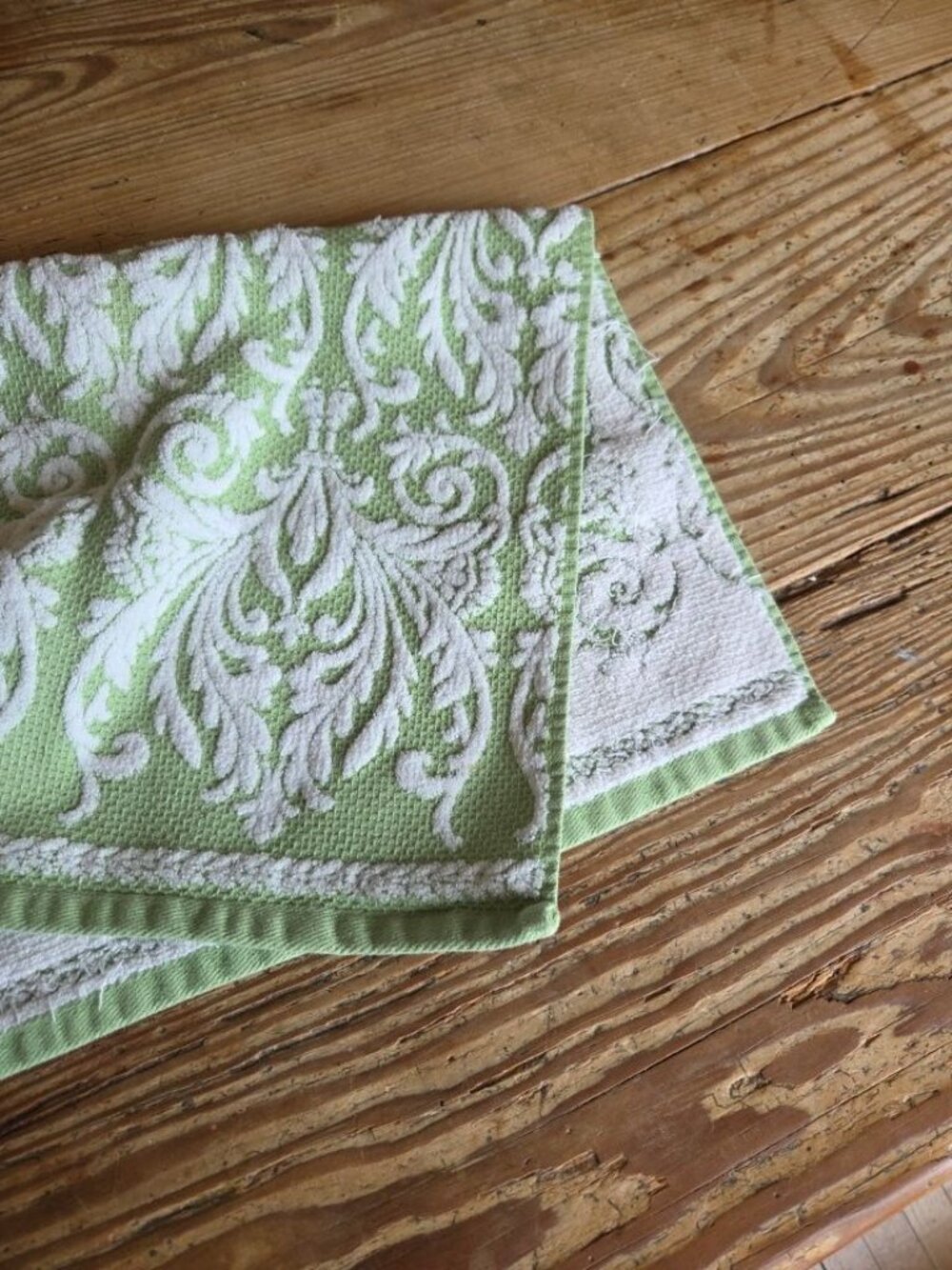 Parisian By Kassatex Cotton Matelassé Decorative Hand Towel Green White Baroque - Picture 3 of 7